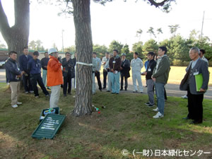 マツ材線虫予防の樹幹注入実習