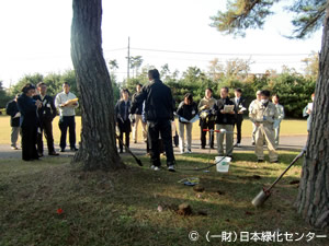 マツ材線虫予防の土壌灌注実習