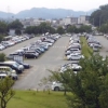 写真5　森の駐車場は土日にはほぼ満車状態