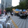 写真2　緑道に設けられたオープンカフェ（大阪市中之島）