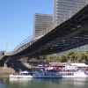 写真9　下から見たシモン・ド・ボーボワール橋（Paris, France）