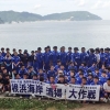 写真6　 釜石市立釜石東中学校の全校生徒と先生方・釜石根浜海岸