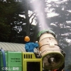写真1　金山自然公園における車載大型噴霧機スパウターによる薬剤散布2