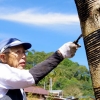 写真2　市内唯一の漆掻き職人・高橋康夫氏（90歳）